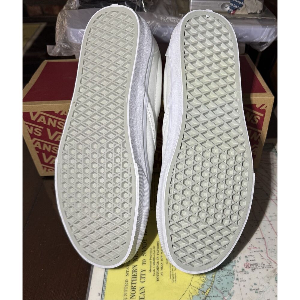 NIB Vans Classic Slip-On True White Canvas Shoes Men's 10.5 / Women's 12.0 - Picture 12 of 13